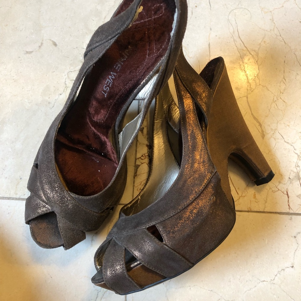 Nine West platform peep toe pumps 7.5